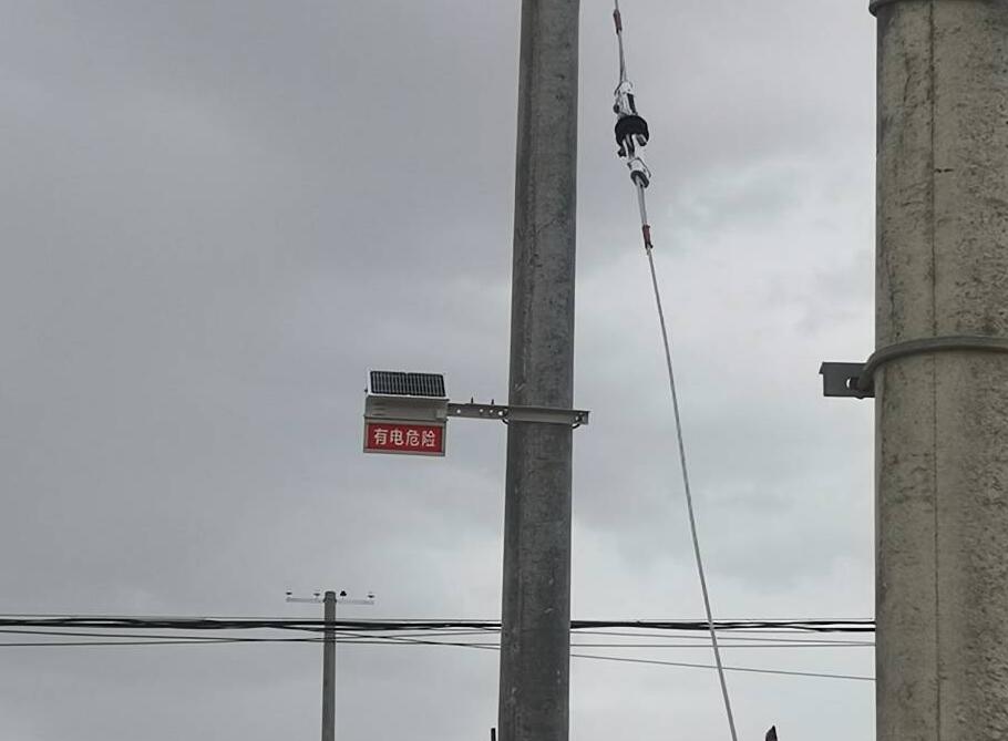 甘肅電力安裝防外破警示牌，為電力防護(hù)增添“保護(hù)傘”